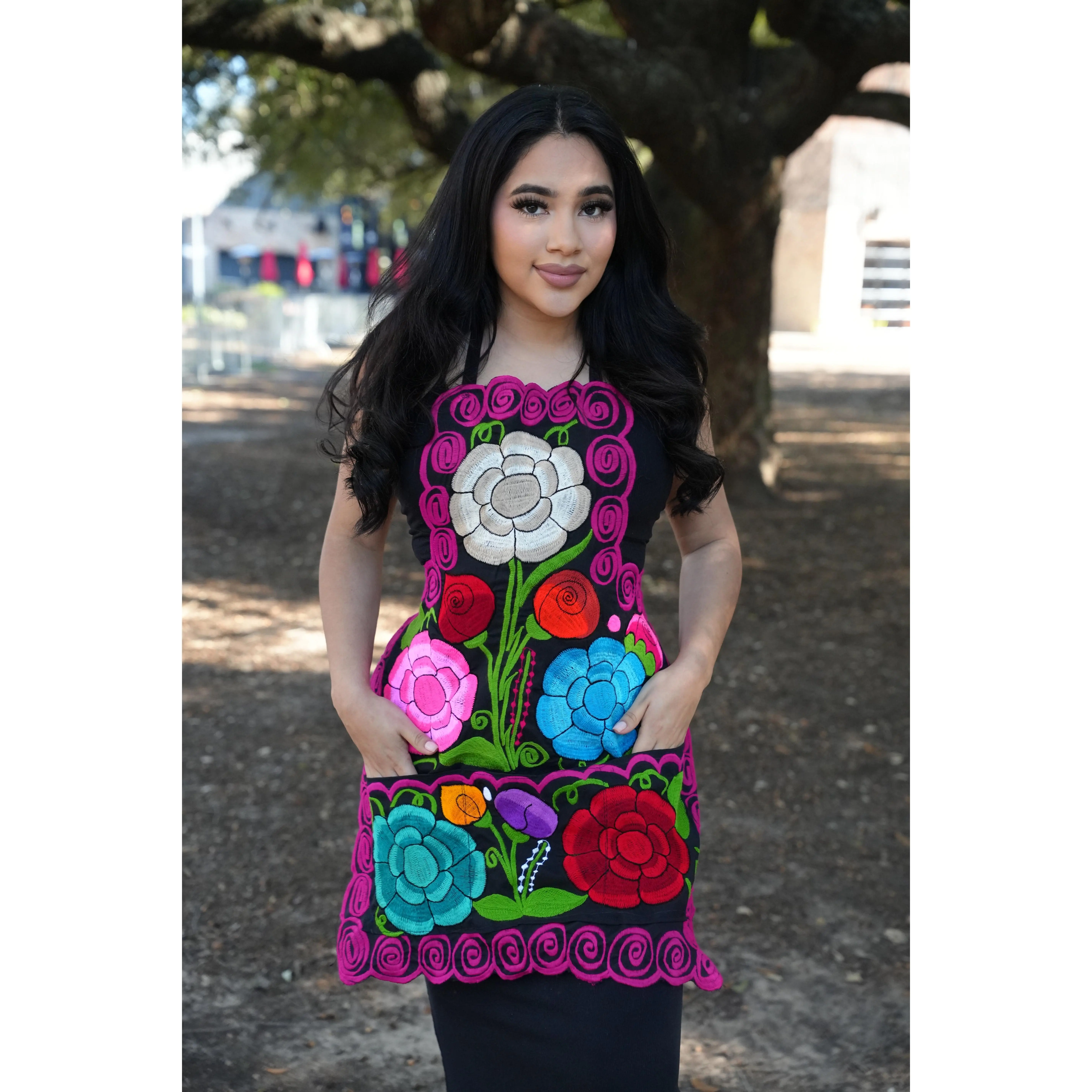 Floreado Multicolor Mexican Apron, Floral Pattern, Sleeveless Design, Ideal for Cooking and Crafting