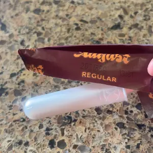 August Regular Tampon Zero-Feel Organic Cotton Hypoallergenic & Unscented 16 Count Long BPA-Free Plastic Applicator