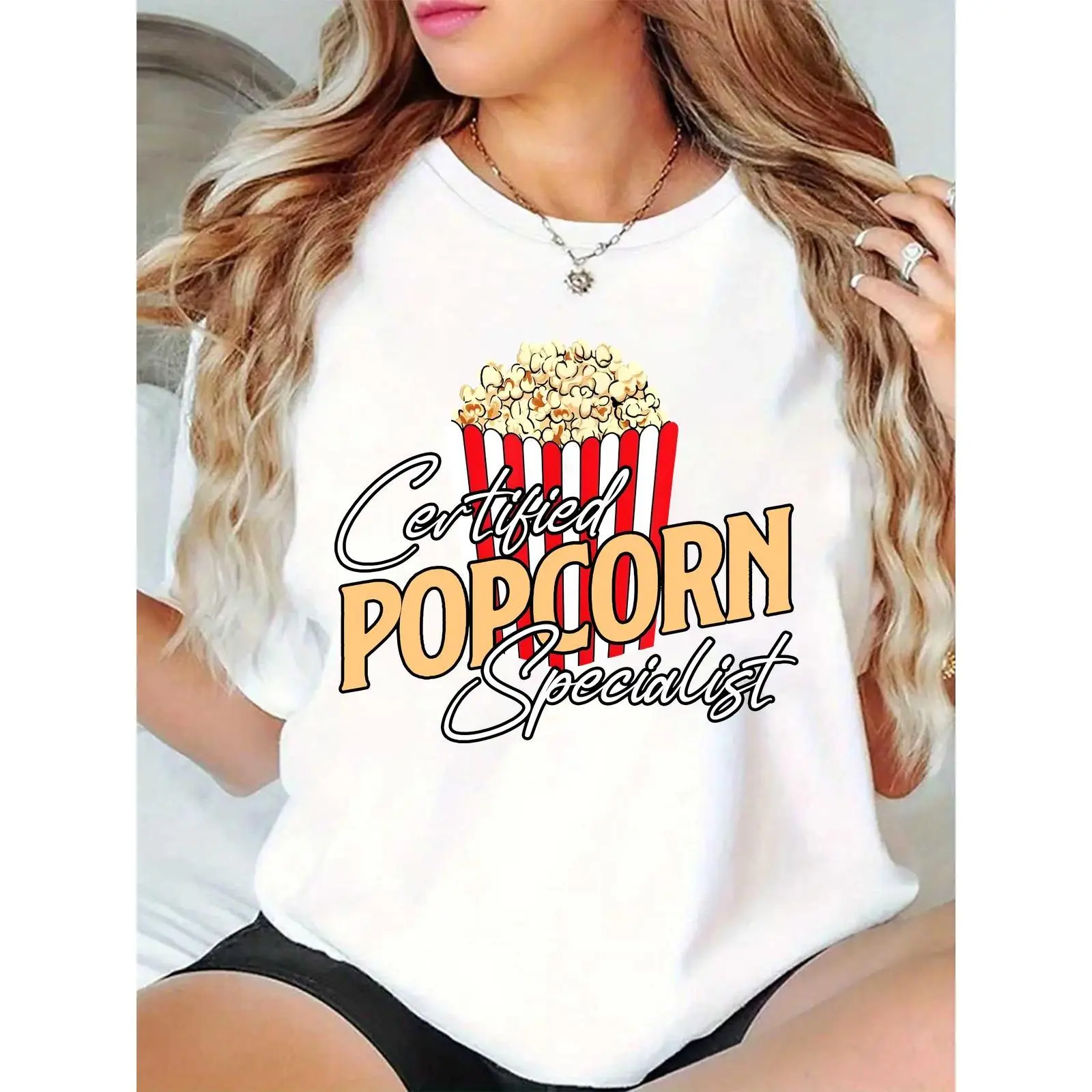 Women's Certified Popcorn Specialist Graphic T-Shirt, Fun Popcorn Print Tee for Movie Nights, Casual Casual Wear for Popcorn Lovers & Film Enthusiasts