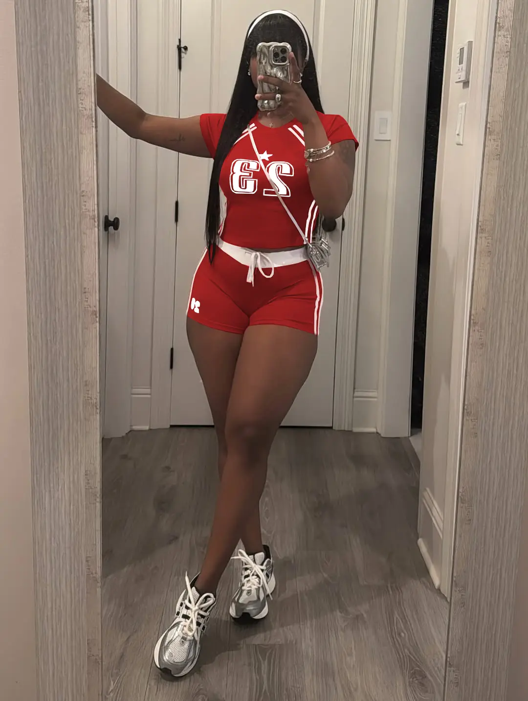 Women’s Two-Piece Tracksuit Set – Cropped Short-Sleeve Top & Shorts, Athletic Loungewear for Summer Casual Wear