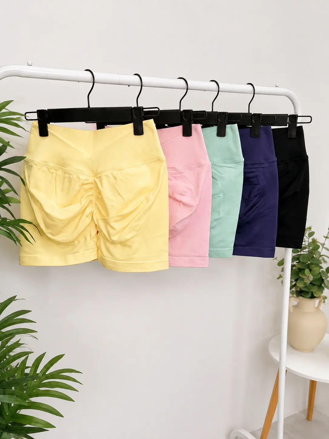 Allure V Back Scrunch Shorts