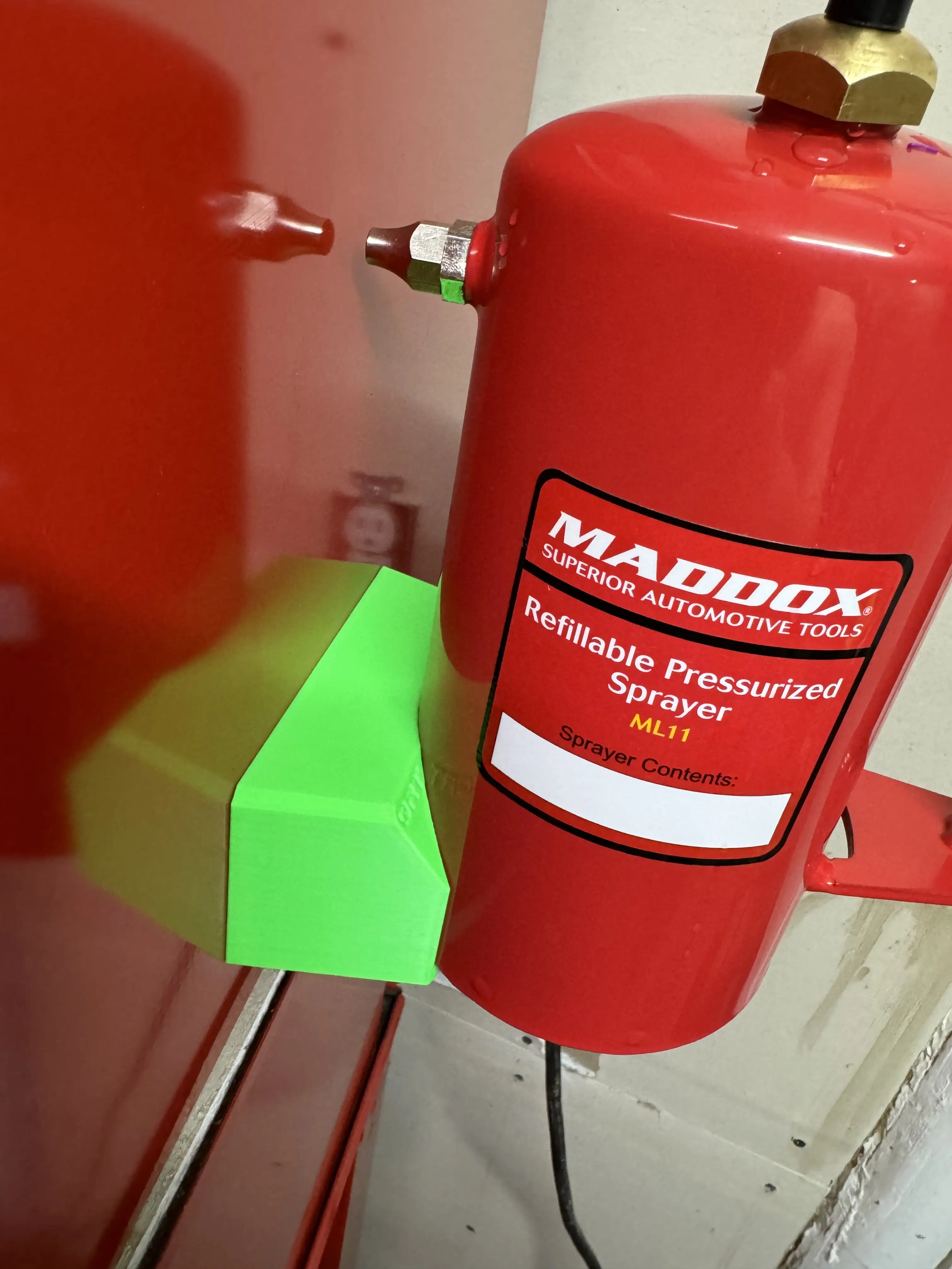 QRT Magnetic Big Shot, Big Sprayer Holder