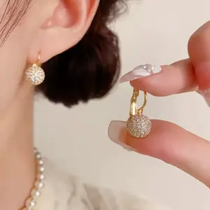 LisiZen Light Luxury Fashion High-End Micro-Inlaid Zircon Round Ear Cuffs for Women, Stylish and Exquisite, Perfect for Work and Daily Wear, Super Shiny Ear Cuffs Earrings DZEH5184
