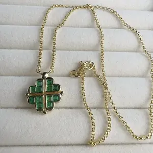 <PingEast jewelry > Bold love, fine detail — this 925 sterling silver necklace features a foldable heart pendant made of 4 emerald hearts, each formed from 3 square-cut natural emeralds. Finished in a rich gold tone with a statement Italian-style chain.