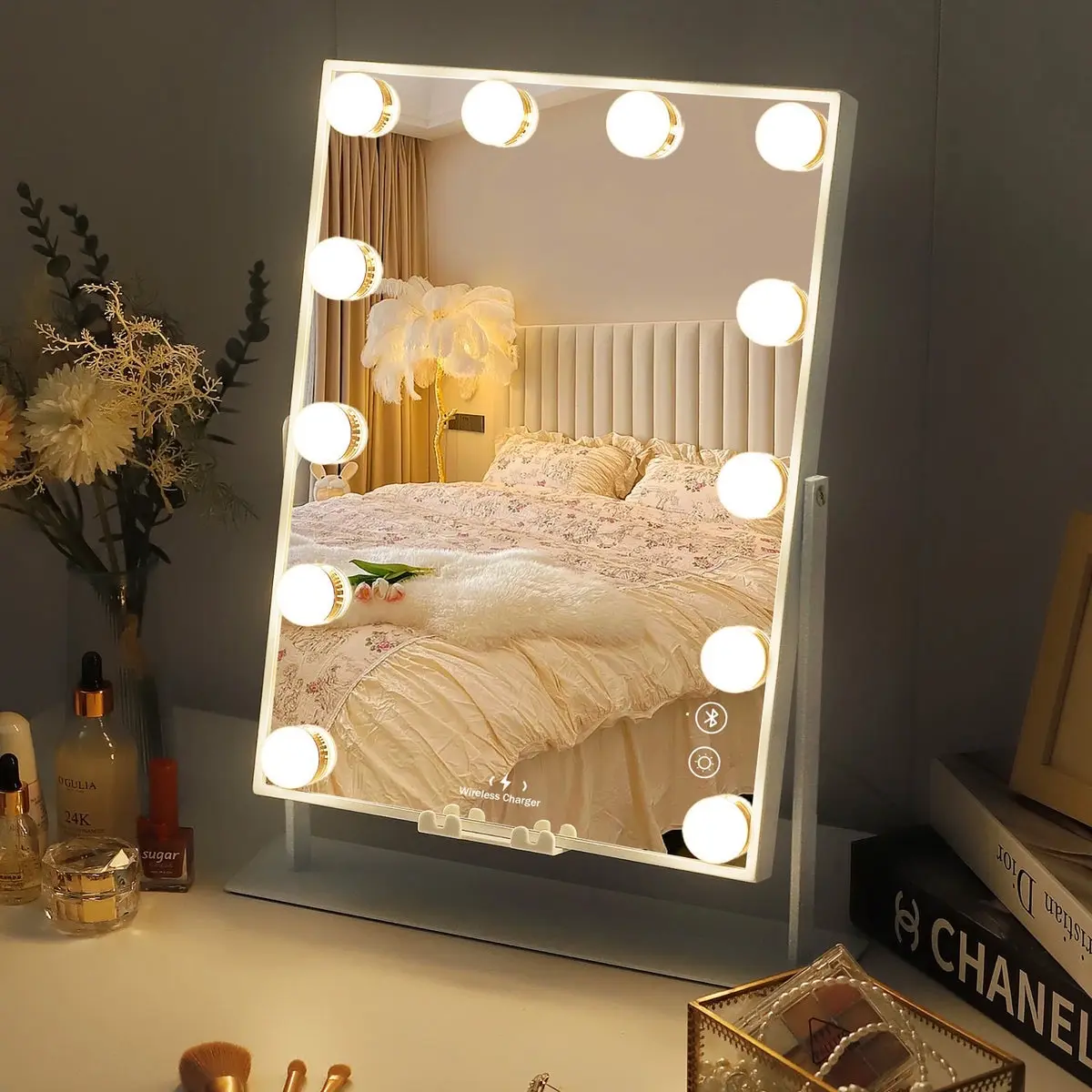 VANITII Hathaway Hollywood Slim Vanity Mirror with Wireless Charging L - 12 Dimmable LED Bulbs