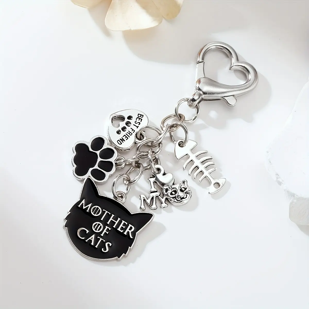 Halloween-Themed Mother of Cats Keychain, Creepy Keychain, Keychain Accessory, Alloy Material, Fishbones, Devil Cat & Paw Prints, Lobster Clasp for Bags & Cars, Ideal Gift for Cat Lovers, Cat Accessories, Bag Charm, Playful Charm, Handmade Keychain