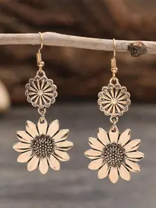A pair of vintage sunflower earrings for women is suitable for daily wear, vacation dates, and other occasions, and is also a surprising and exquisite small gift