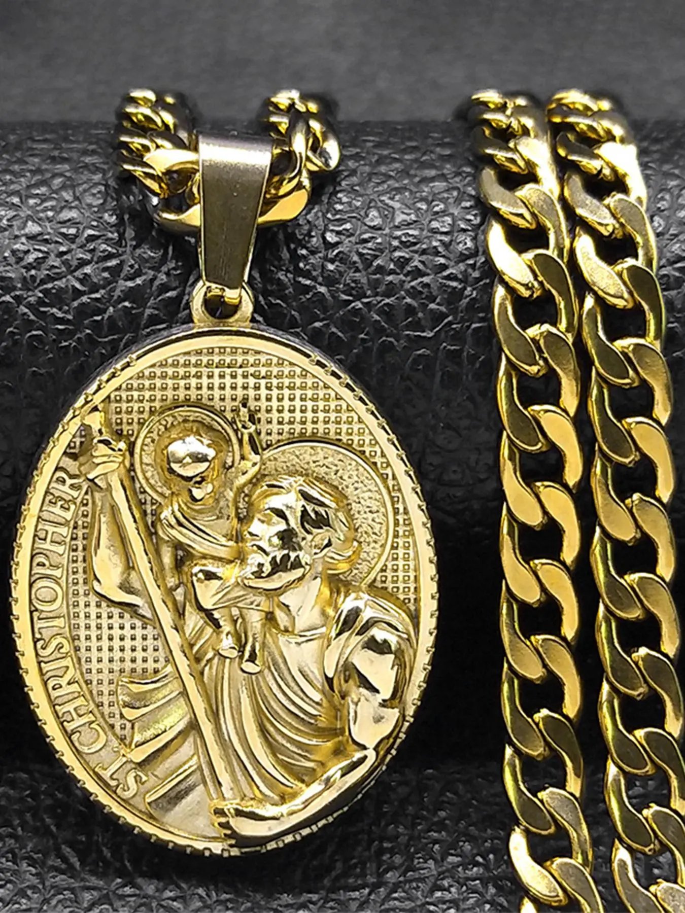 St. Christopher Protect Us Medal Necklace, Saint Christopher Religious Necklace, Fashion Jewelry for Party, Costume Jewelry Necklace, Daily Clothing Decor, Jewelry for Gift, Cuban Link Chain