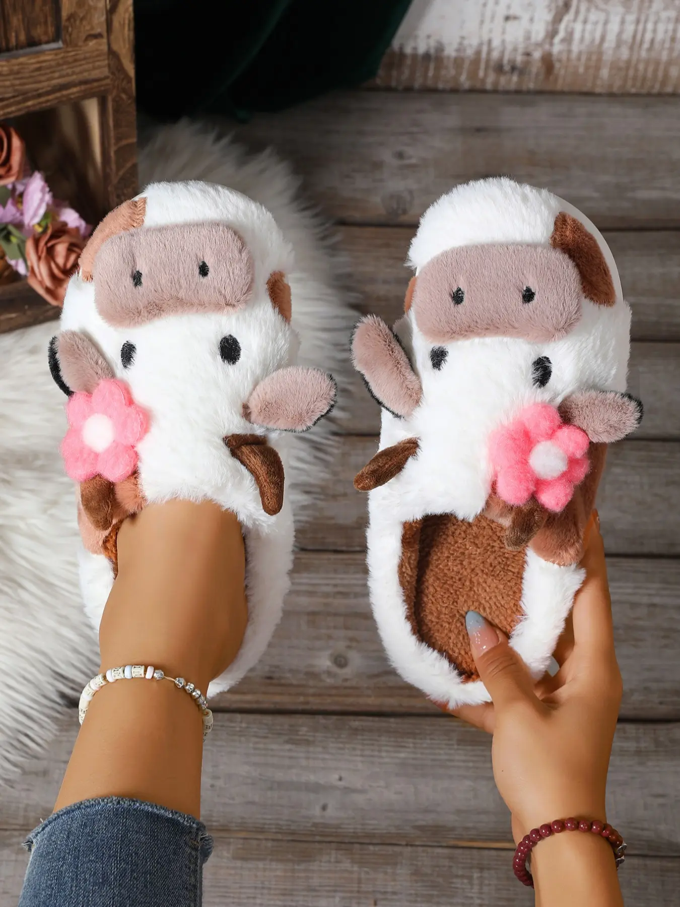 Women's Cute Cow Design Plush Slippers, Warm Bedroom Soft Slippers, House Slippers, Indoor Outdoor Silent Non-Slip Slippers, Casual Animal Pattern, Christmas Gifts For GF, Slide