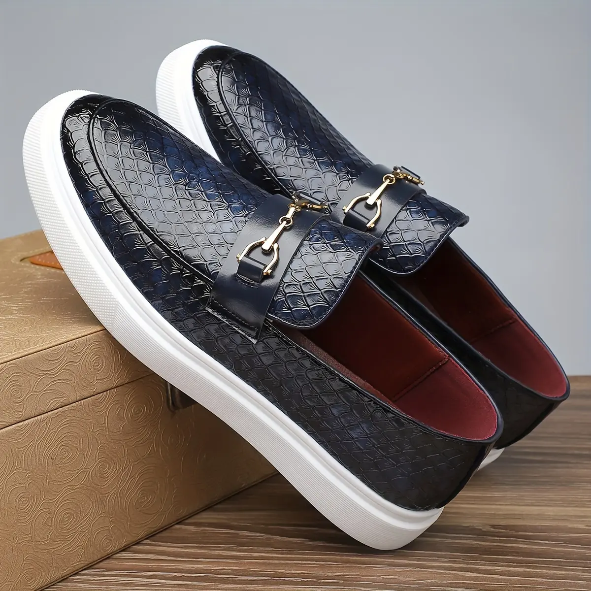 Men's Crocodile Pattern PU Leather Loafers, Elegant Slip On Round Toe Dress Shoes with Metal Horse Shackles and Rubber Sole
