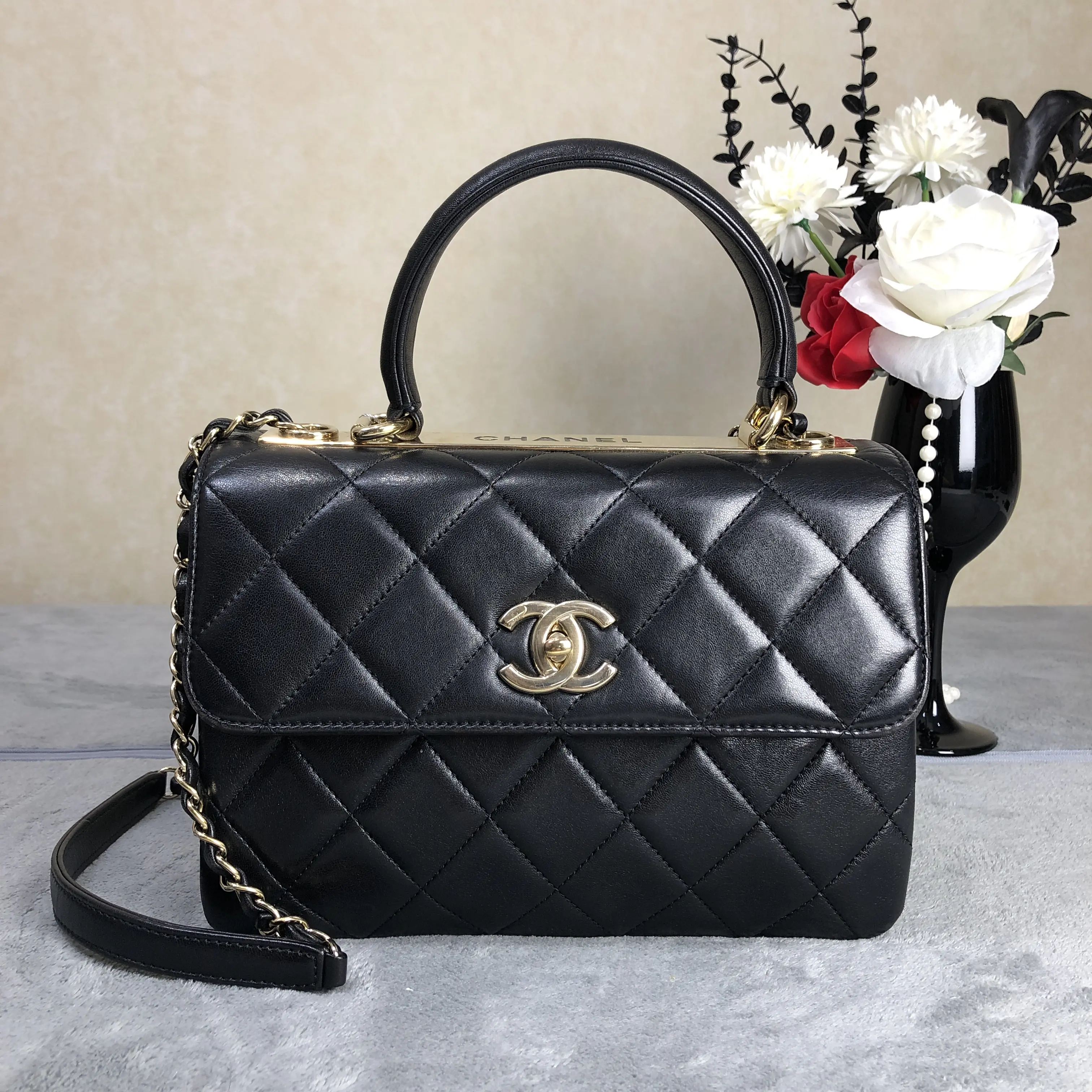 Pre-owned CHANEL leather Crossbody Bags Trendy CC Black Shiny Calfskin Top Handle Chain Bag 484097