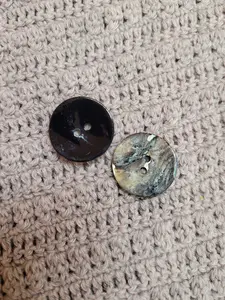 24mm black lacquer shell button