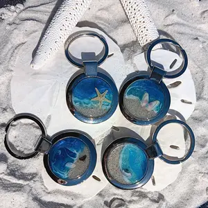 Beach Keychain - Decorative Beach Accessory with Starfish and Seashell Design, Featuring Ocean and Sand Elements
