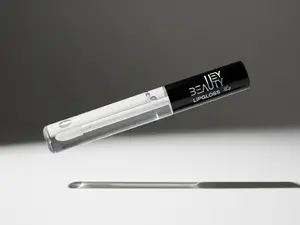 Uey Beauty Signature Lipgloss - Lightweight Formula, Convenient Application, Suitable for All Skin Types, Ideal for Everyday Use