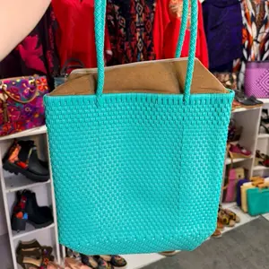 Bolsa plastico cierre $49 - Eco-Friendly Recycled Plastic handbag - Hermosa Bolsa hecha con plástico reciclado - Artisanal Handcrafted Mexican Handbag, bolsa artesanal hecha en México -