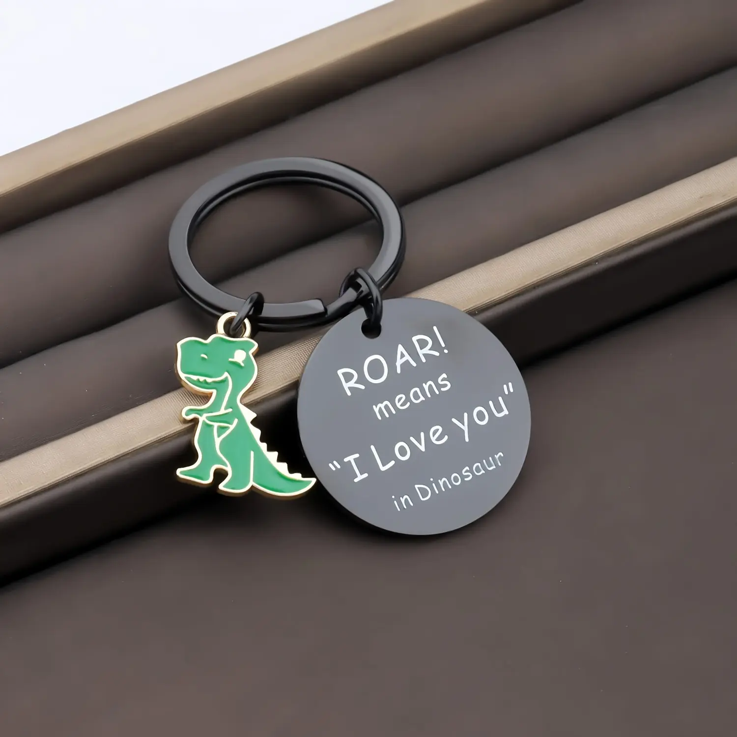 [Romantic Keychain] Romantic Playful Durable Stainless Steel Engraved Detail Dinosaur Keychain - Stylish Metal Keychain - Couples' Gift - Stylish Keyring