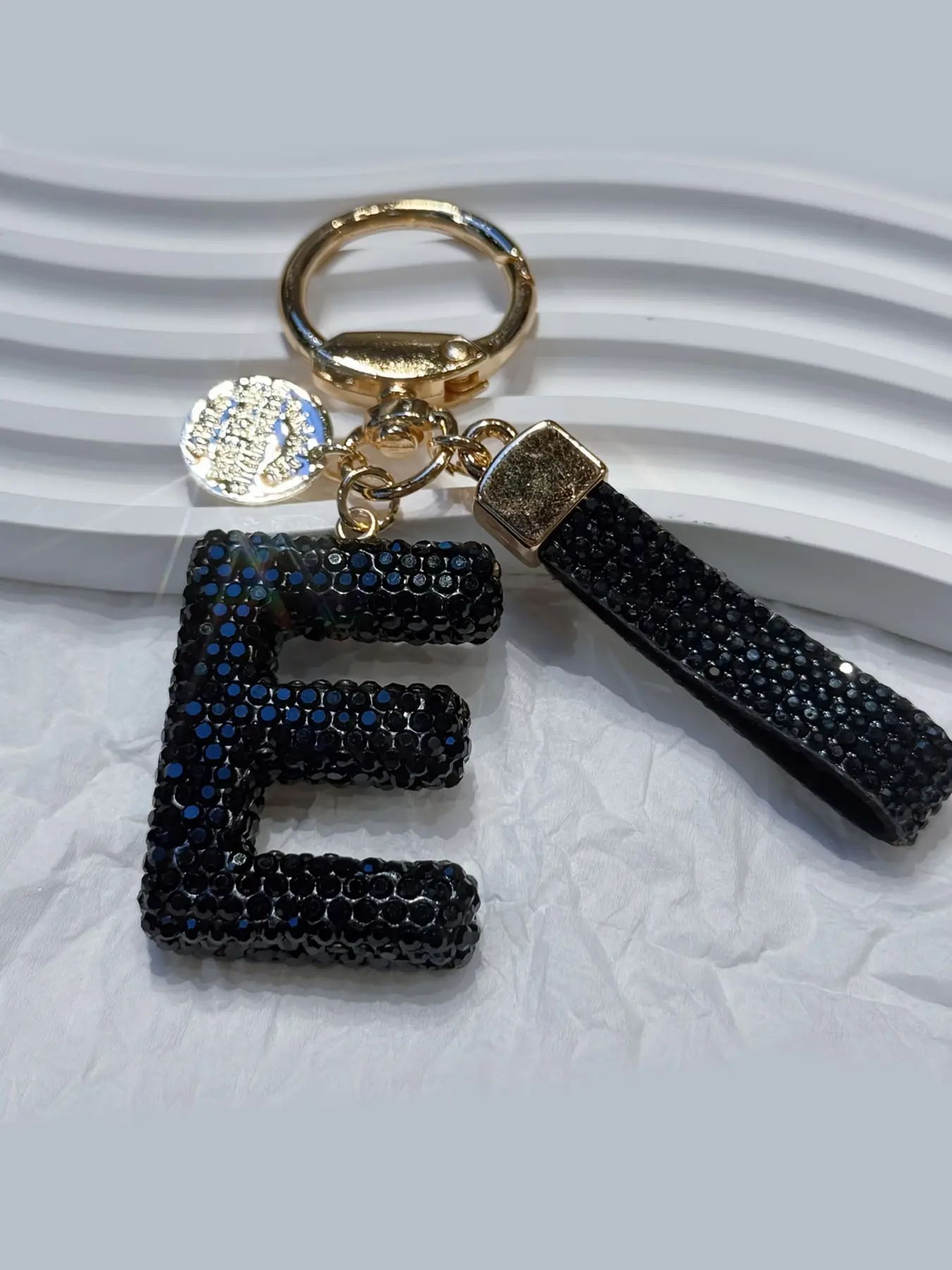 1pc Letter Keychain Black Lucky Rhinestone Letter Bling Key Ring Accessory for Men and Women, Keychain For Car Keys, Black Charm Car Keychain, Backpack Exquisite Pendant, Ideal Gift Choice