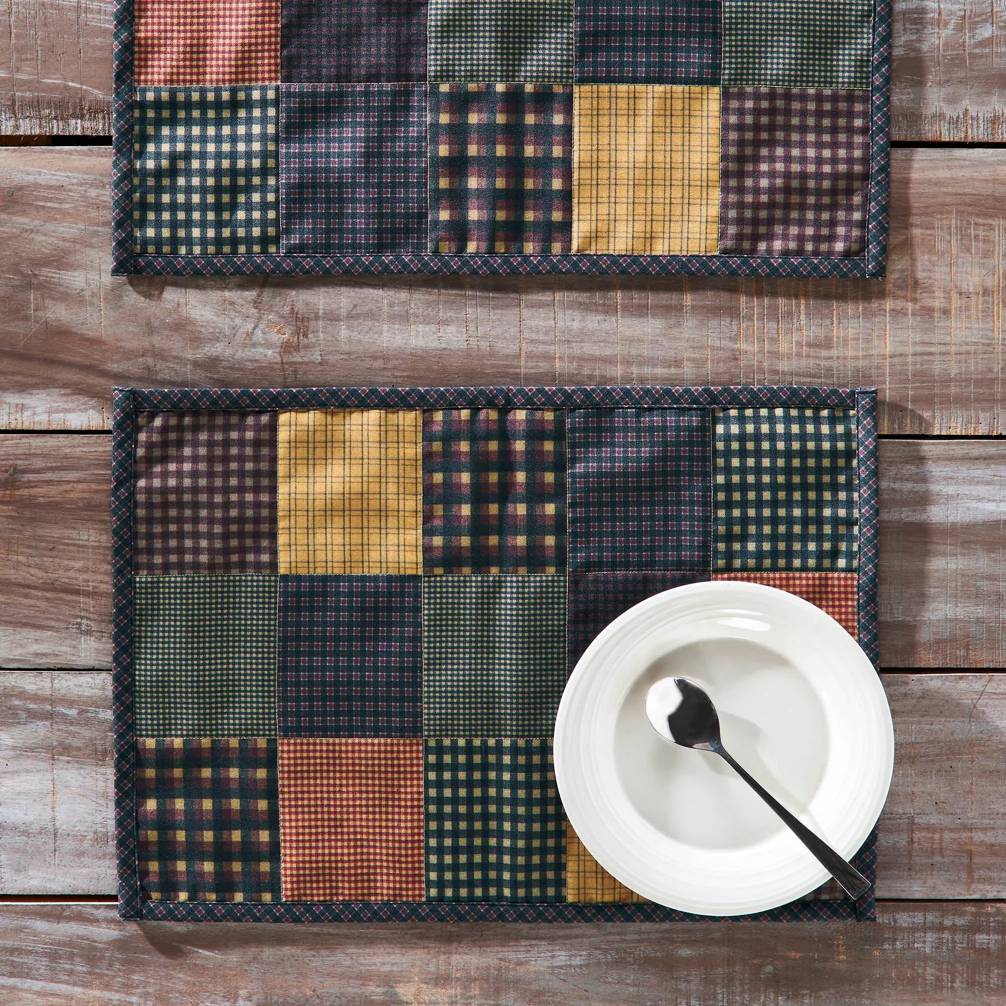 Classic Stylish Indoor Round Printed Heirloom Farm Primitive Check Quilted Placemats - Set of 2, Two Piece Sets
