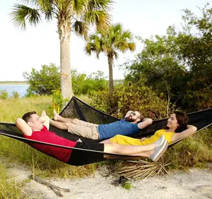 Outdoor triangular hammock, portable mesh hammock, aerial tree tent leisure net bed, suitable for multiple people to use together