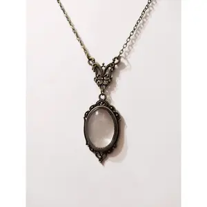 Vintage Victorian Oval Magnifier Pendant Necklace | Metal Magnifying Glass Fashion Jewelry for Women, Exquisite Gift