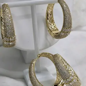 # 0142 Arracadas Grandes Adiamantadas 14k Oro Laminado Alta Calidad Elegantes y Brillantes