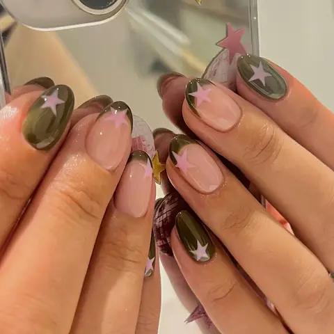 24pcs Short Oval French Acrylic Nails, Star Design, Glossy Finish, Perfect Fit, Suitable for Women and Girls, Daily Use and Parties, Artificial Nails