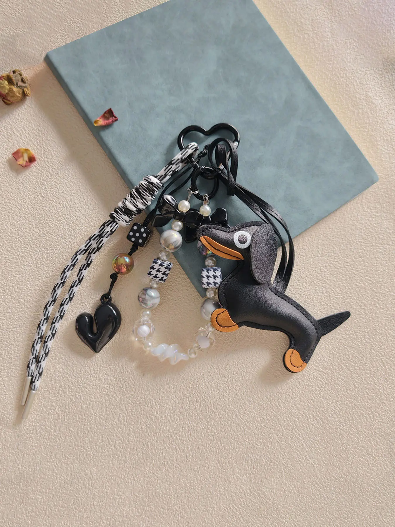 Charming Keychain Charm Pendant Accessory, Trendy Cute Keychain, Stylish Design for Bags & Keys, Perfect Gift Idea for Women, Enhance Your Bag Style