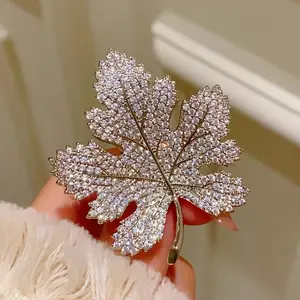 Maple Leaf Brooch High-End Maple Leaf Corsage Temperament Light Luxury Premium Feel Accessory Hanfu Decoration Trendy