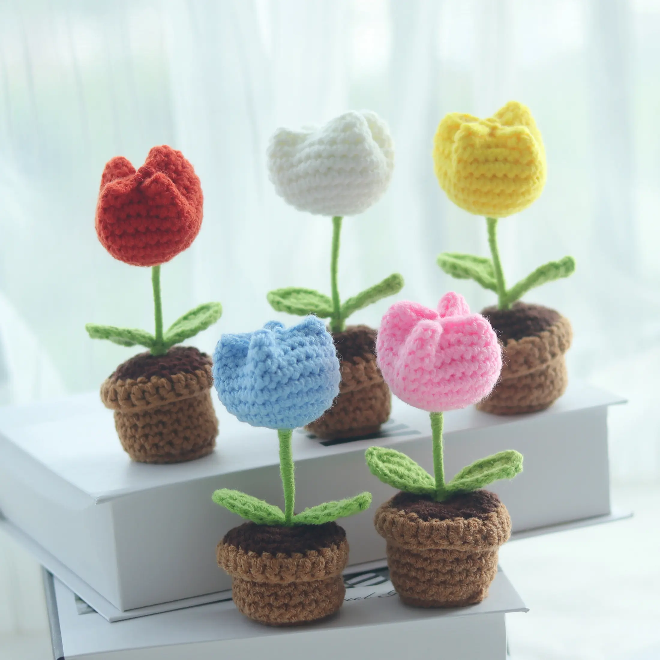 1 count /5 count Handmade Crocheted Cute Mini Tulip Potted Ornaments, Artificial plant, for car ornaments, desk ornaments, home decor, Ideal gifts for colleagues, friends, lovers, birthdays