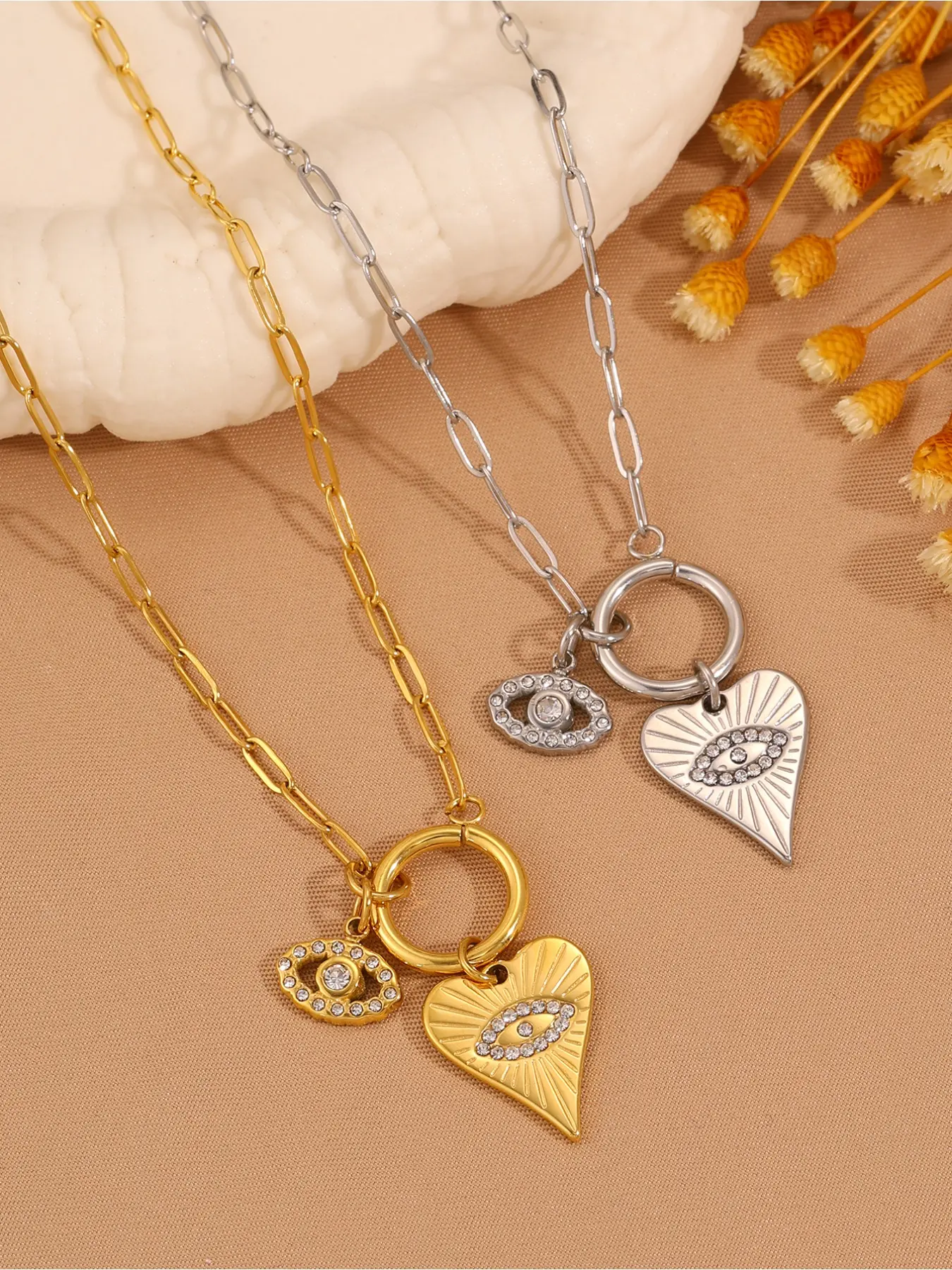 1 piece of 304 stainless steel chain eye heart dangling charms necklace, Love Heart Necklace, Drop Pendant Necklace, perfect for wearing at holiday gatherings, and can be used as a jewelry gift, Chain Necklaces