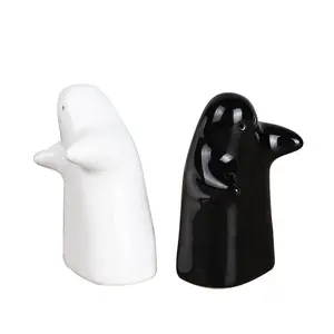 Salt and Pepper Shakers Cute Decorative Novelty Hugging Shakers Couple Set Black and White Modern and Vintage Hug Design Easy to Refill and Dispenser Shaker Set Kitchen Seasoning