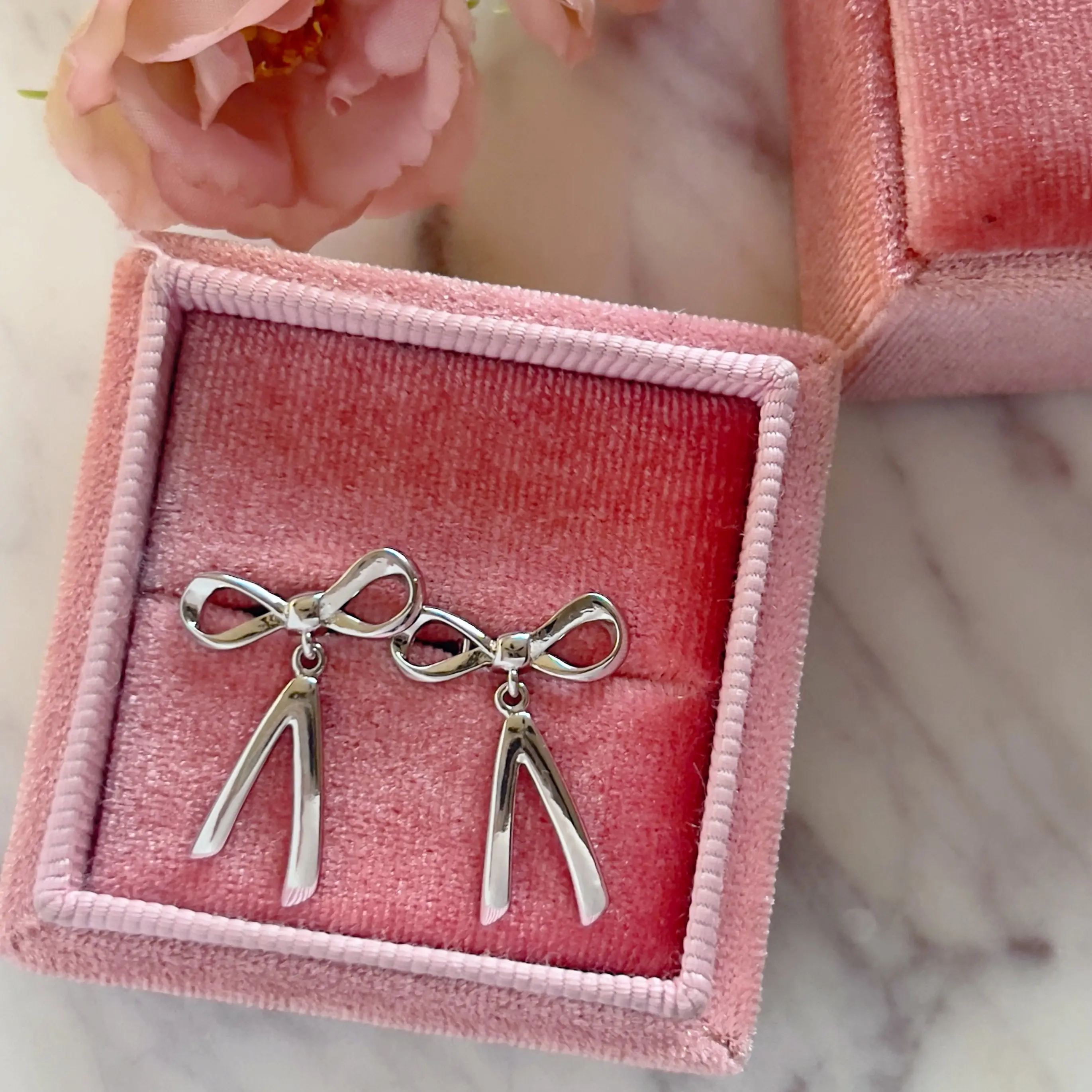 Gold Plated Bow Studs, Elegant Drop Earrings for Women, Trendy Jewelry with a Secure Pushback Closure, Gold Plated Studs, Fashion, Unisex Wear, Secure Fit