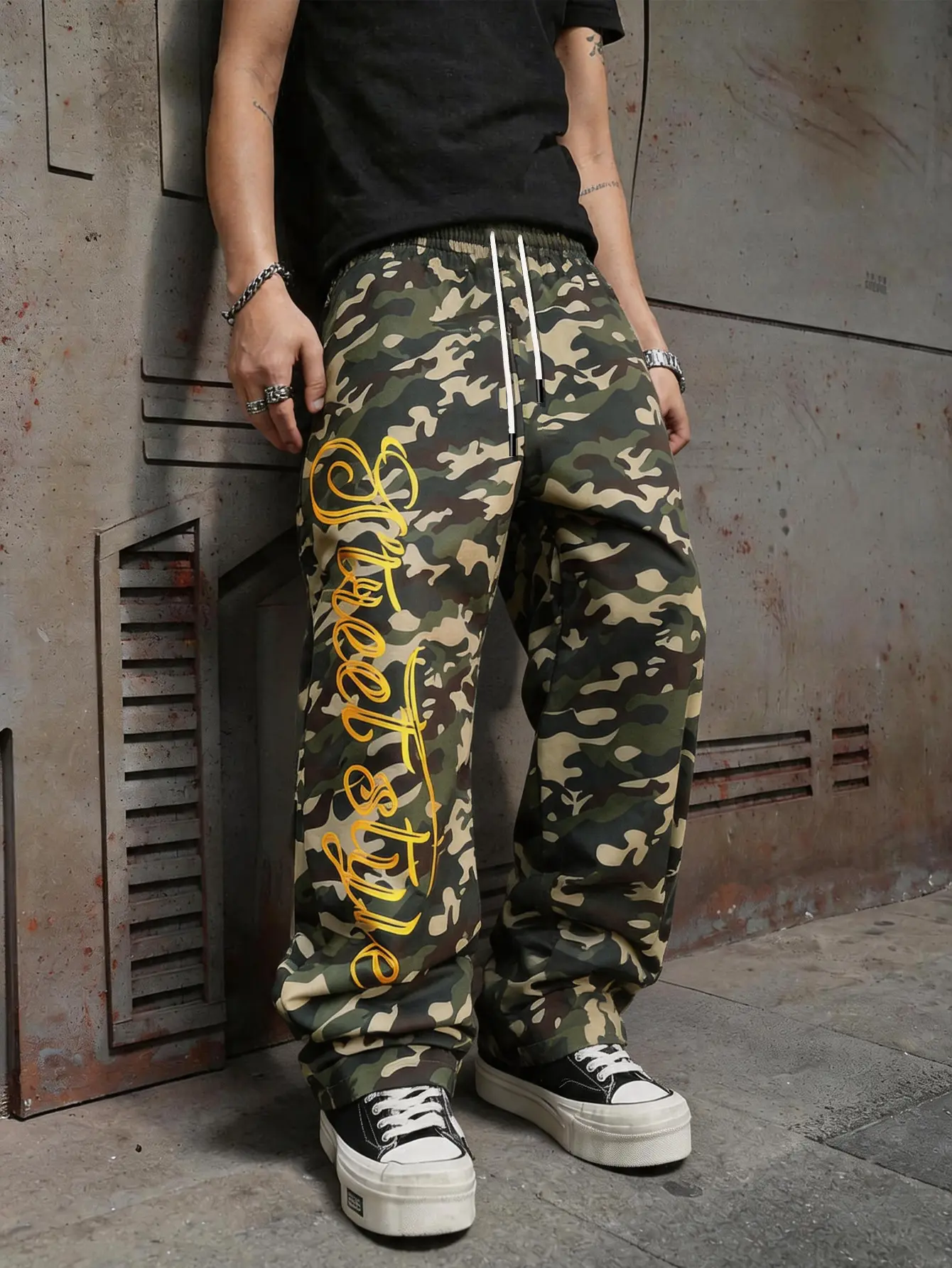 Men's Street Casual Camouflage Sweatpants, Comfortable Drawstring Joggers with a Printed Look for Everyday Wear, Polyester Clothes