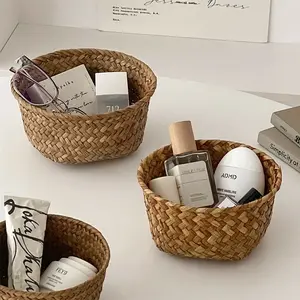 1count Woven Round Storage Basket, Desktop Cosmetic Skincare Organizer, Grass Straw Baskets for Miscellaneous Items, Model Xinghao