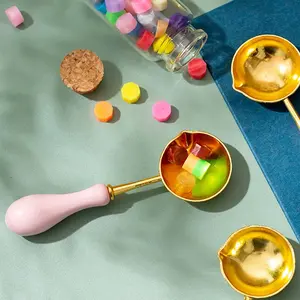 1pc European retro Vintage fire paint spoon, a waxing spoon used for melting sealing wax, with a pink handle, suitable for handicrafts and DIY, ideal for sealing wax and handicrafts.Fire paint spoon