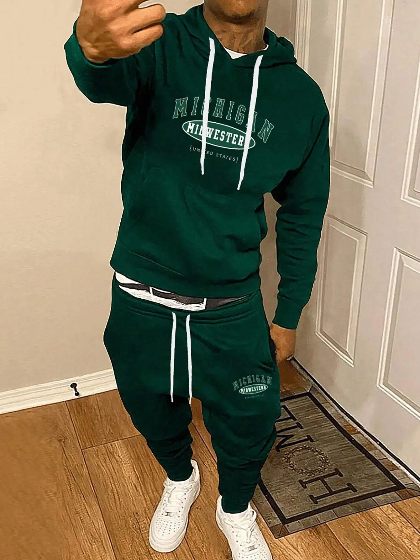 Manfinity Hypemode Men Letter Graphic Drawstring Hoodie & Sweatpants Casual Fabric