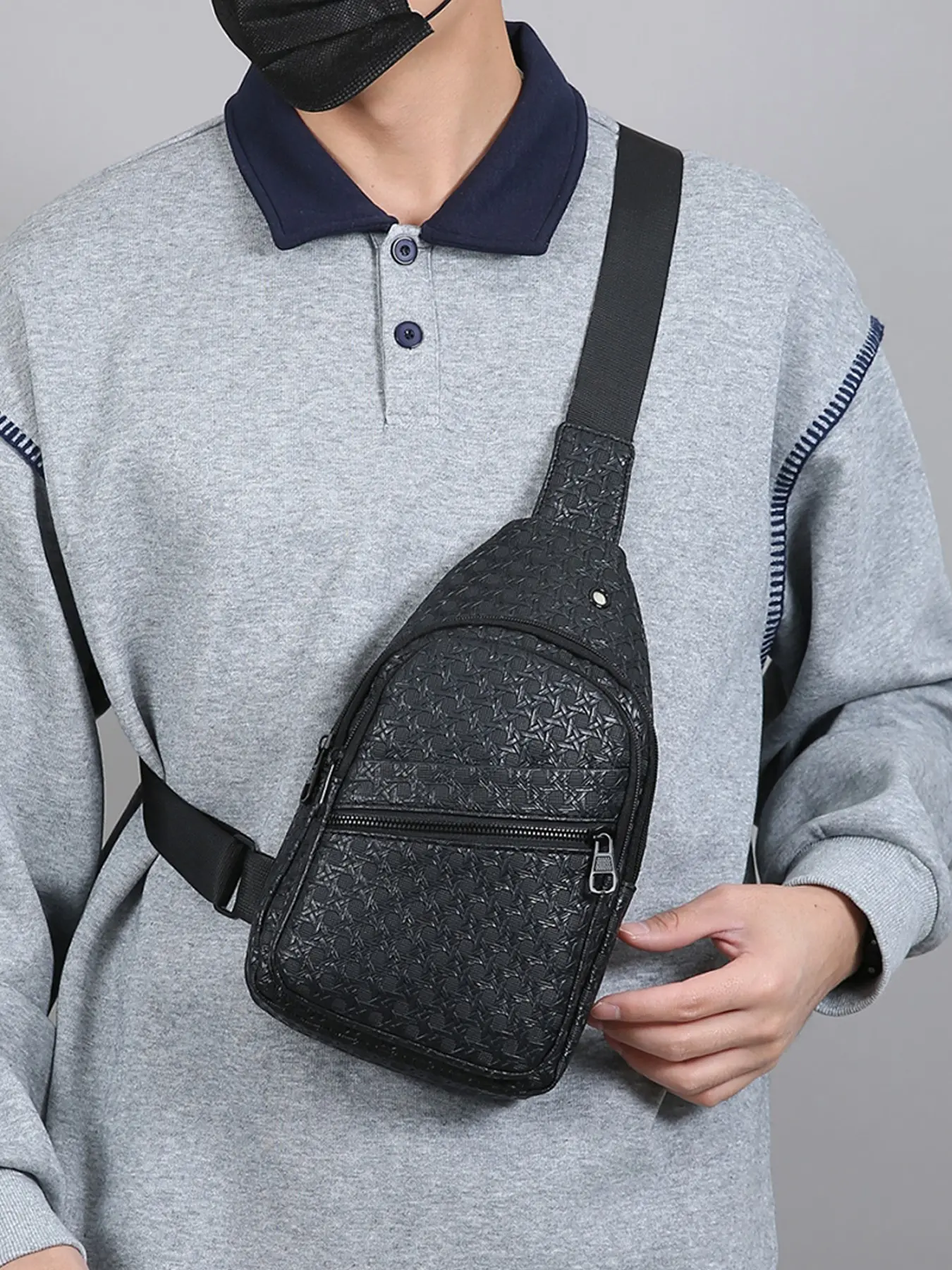 1pc Men's Crossbody Messenger Bag with solid color zipper closure, waterproof, fashionable, Stylish Shoulder crossbody, exquisite, versatile, casual and practical, suitable for daily commuting, shopping, parties, gifts, men's crossbody bag