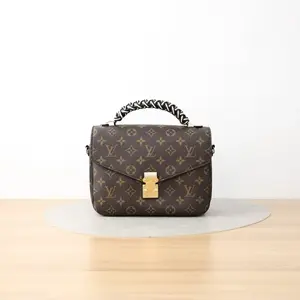 Pre-owned Louis Vuitton Coated Canvas Crossbody Bags Pochette Metis Flap Monogram GIA0523