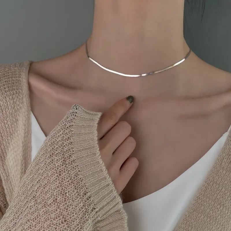 Women's 2025 Summer Minimalist Snake Bone Clavicle Chain - Artificial Gemstone Jewelry, Love, Daily Wear, Gift Accessory, Stackable Ins Cold Wind Light Luxury Niche Piece, Love Necklace, Daily Wear Necklace, Gift Necklace