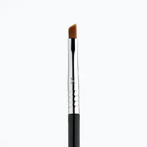 E06 Winged Liner™ Brush