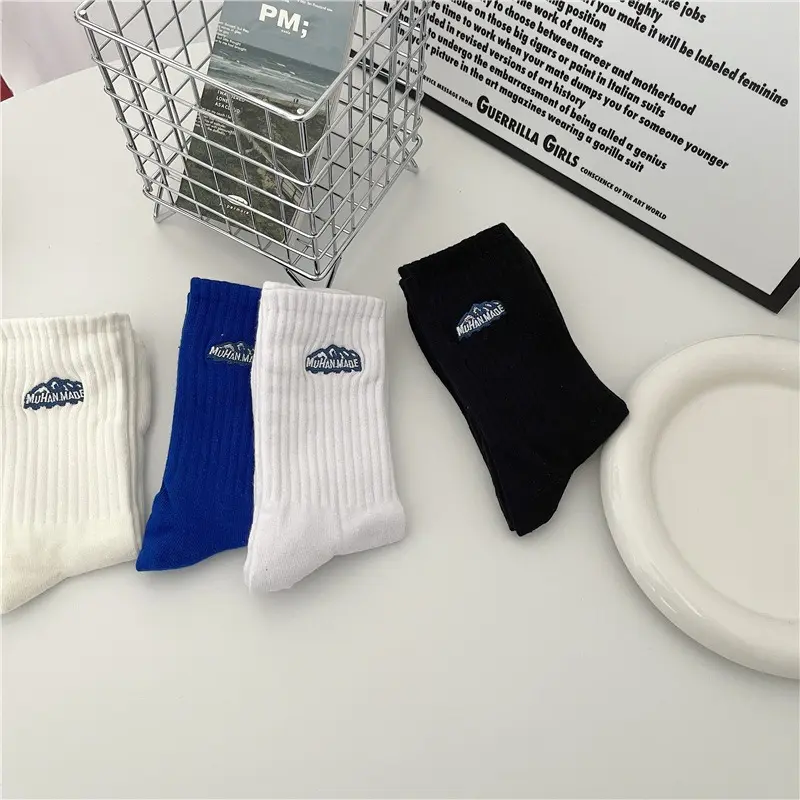 8 pairs of men's sports stockings are comfortable and breathable for everyday wear casual comfy breathable mid-calf sock