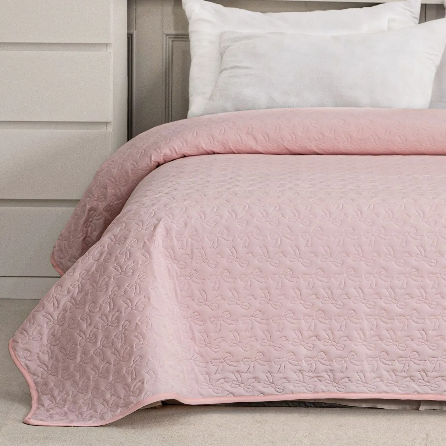 1pcs Cooling Pink Bow Quilt, Summer Lightweight Quilt, Soft and Breathable Cooling Quilt, Air-Conditioning Quilt, Soft Lightweight Quilts, Cool Bedding for Home or Office
