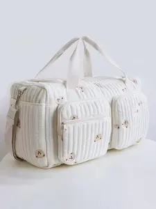 Cute bear embroidered cream white travel bag, large capacity and multiple pockets, portable crossbody gym bag, multi-compartment fashionable and exquisite crossbody bag, suitable for short trips, etc.