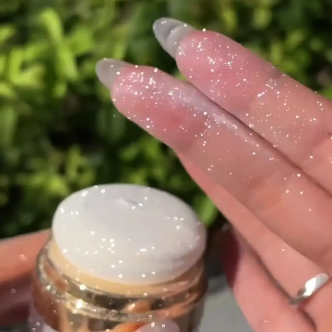 Diamond Shimmer Glitter Spray Cosmetic - Youth-Boosting Powder Highlighter, Luminous Radiant Glow Product for Face Contouring, Hair, Regular Edition, Ideal for Glowing Makeup (Glowy Highlighter), Glossy, Face/Hair/Clothes, Spray Format, Brightening, Conta