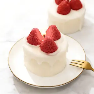 Strawberry Cake Scented Candle, Creative Birthday Gift Decoration, Home Decor, Festive Touch, Wedding Decoration, Graduation Season, 1 Piece