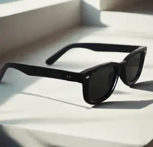 Cushette Carolyn suglasses - Black frame with dark green lens