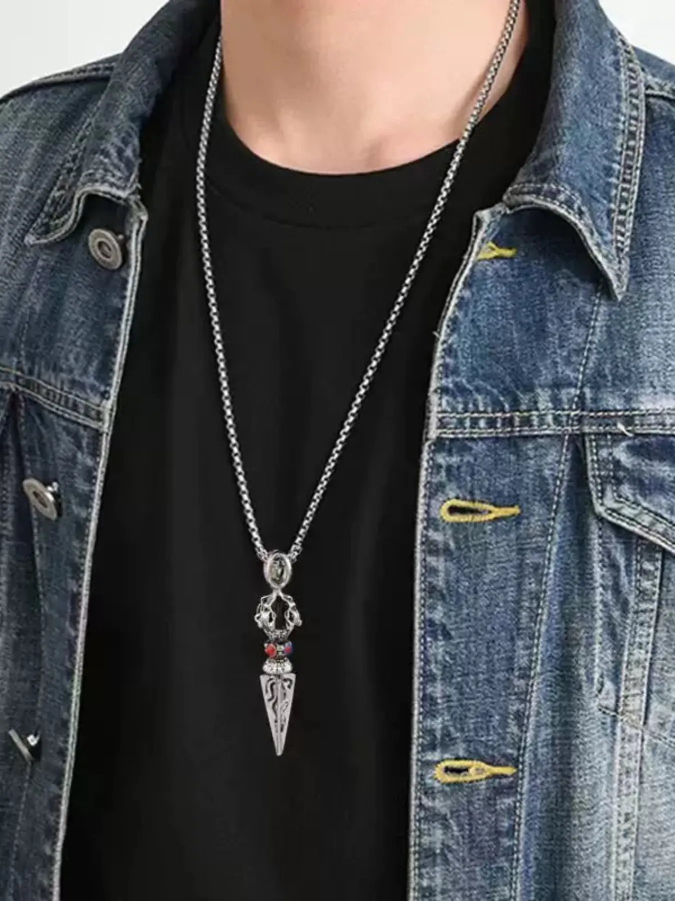 1 piece Vintage Style Vajra Shaped Pendant Necklace with Chain Exquisitely Crafted Tibetan Inspired Charm Jewelry for Spiritual Gifts