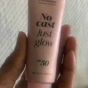 [NEW] [medicube] No Cast Just Glow Collagen Sunscreen | SPF 50 Broad Spectrum Face Sunscreen | Lightweight, Non-Sticky, Hydrating Formula | No White Cast or Residue | Peptide, Cica for Soothing & Natural Glow