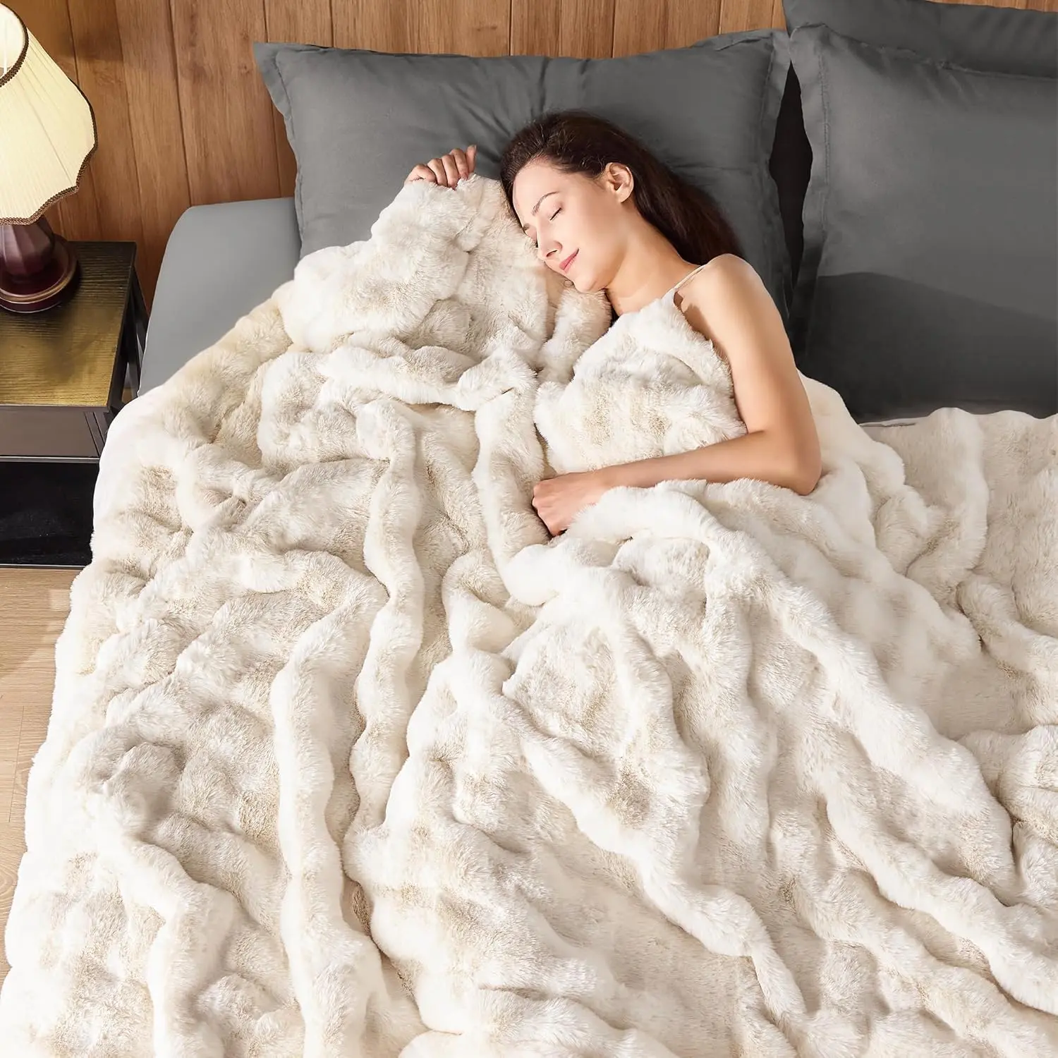 BePatio Luxury 800GSM Faux Rabbit Fur Throw Blanket, Super Heavy Warm Cozy Blankets for Couch Bed Sofa, Bubble Plush Fuzzy Elegant Soft Mink Blanket for Mom Living Room Bedroom, Cream White