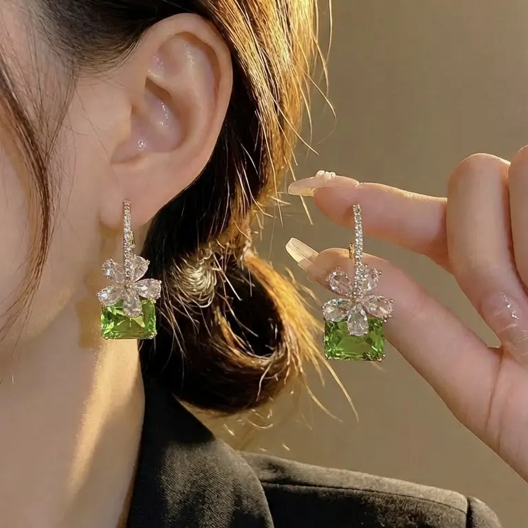 Shiny New style earrings, ultra-shiny and exquisite, DDES0238 luxurious crystal earrings, high-end light luxury floral earrings, 14K Gold-Plated